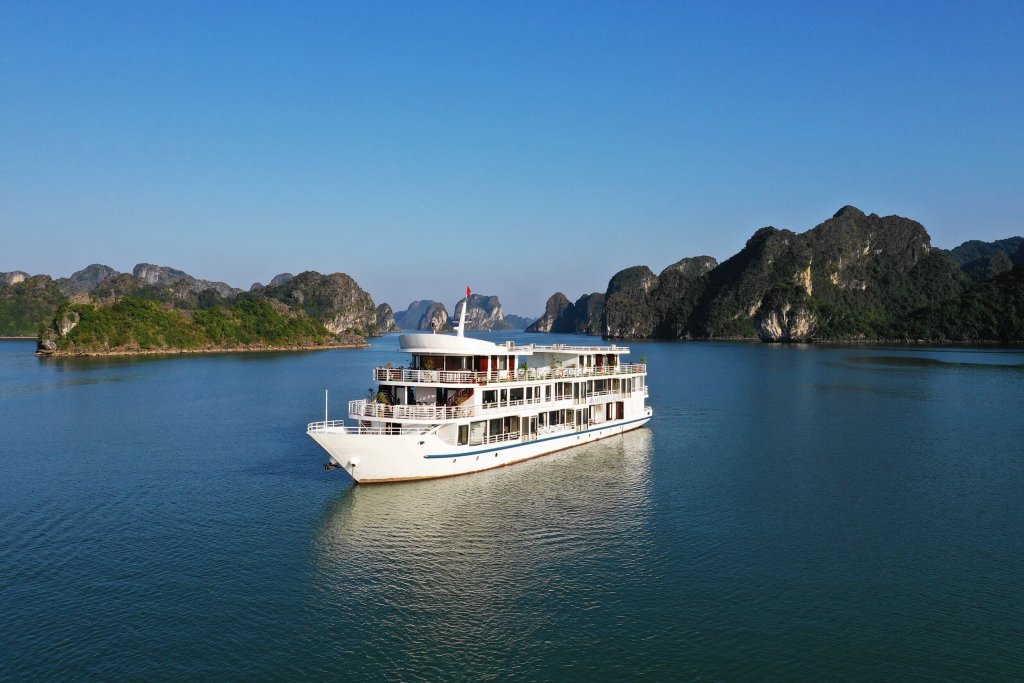 Halong Sapphire Cruise (Aqua Legend Cruise)